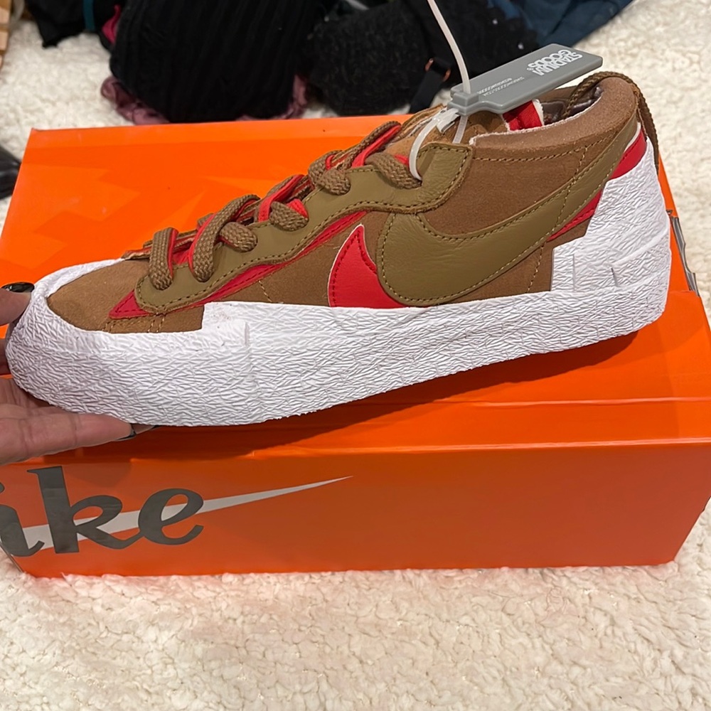 Nike Blazer Low Sacai men’s 7 wmns 8.5 tan and red